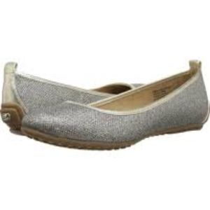 Clearance! Bandolino flats in metallic gold- NWOB